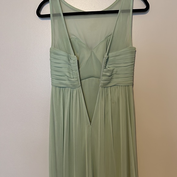 David’s Bridal Bridesmaid Dress meadow green size 2 light and flowy - Picture 9 of 12